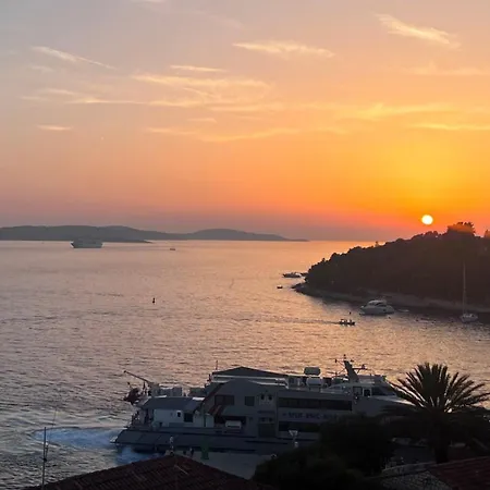 公寓 Up&above ,new Luxury Apt, Steps From And Old Town