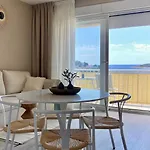 Apartment Up&above ,new Luxury Apt, Steps From And Old Town *