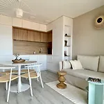 Up&above ,new Luxury Apt, Steps From And Old Town Apartment *