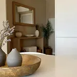 Up&above ,new Luxury Apt, Steps From And Old Town Apartment