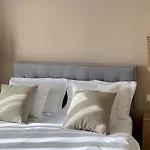 Διαμέρισμα Up&above ,new Luxury Apt, Steps From And Old Town *