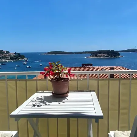 Up&above ,new Luxury Apt, Steps From And Old Town Apartment Hvar Town
