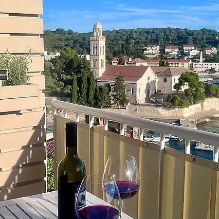 Up&above ,new Luxury Apt, Steps From And Old Town Apartment Hvar Town