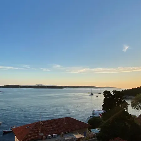 Up&above ,new Luxury Apt, Steps From And Old Town Hvar Town