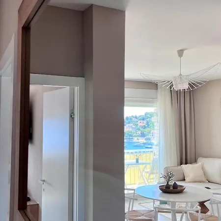 아파트 Up&above ,new Luxury Apt, Steps From And Old Town 흐바르