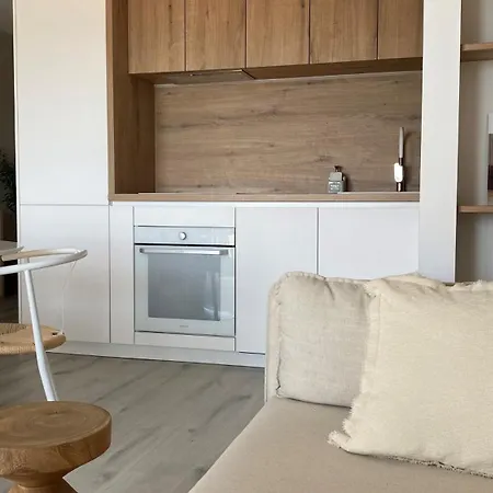 Up&above ,new Luxury Apt, Steps From And Old Town