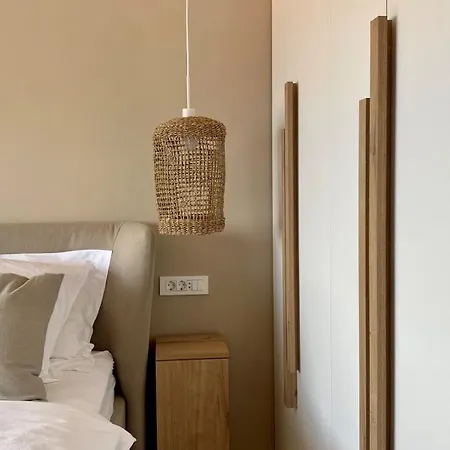 아파트 Up&above ,new Luxury Apt, Steps From And Old Town *