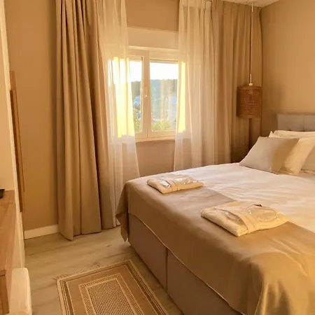 Up&above ,new Luxury Apt, Steps From And Old Town * 흐바르