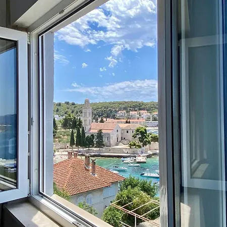 Up&above ,new Luxury Apt, Steps From And Old Town Διαμέρισμα *
