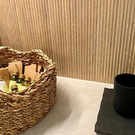 Up&above ,new Luxury Apt, Steps From And Old Town * 흐바르