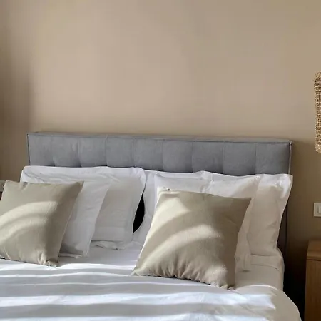 아파트 Up&above ,new Luxury Apt, Steps From And Old Town *