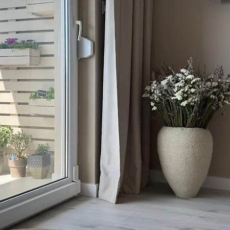 Up&above ,new Luxury Apt, Steps From And Old Town * 흐바르