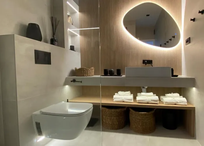 Up&above ,new Luxury Apt, Steps From And Old Town Hvar Town