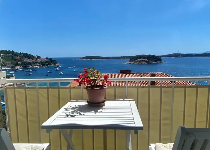 Up&above ,new Luxury Apt, Steps From And Old Town Apartment Hvar Town