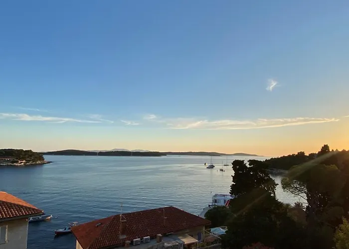 Up&above ,new Luxury Apt, Steps From And Old Town Hvar Town