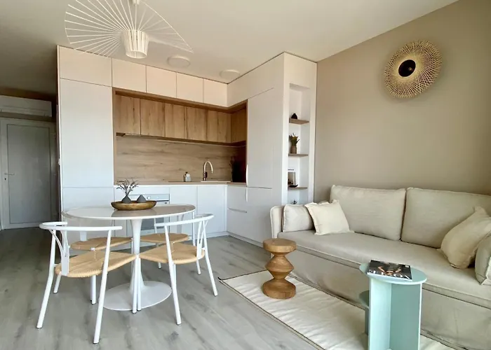 Up&above ,new Luxury Apt, Steps From And Old Town Apartamento *