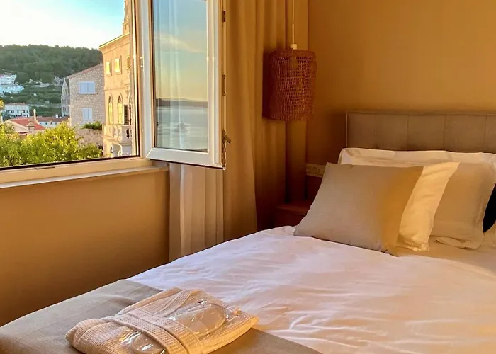 Up&above ,new Luxury Apt, Steps From And Old Town Apartment Hvar Town