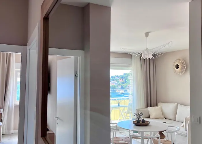 Apartamento Up&above ,new Luxury Apt, Steps From And Old Town Hvar Town