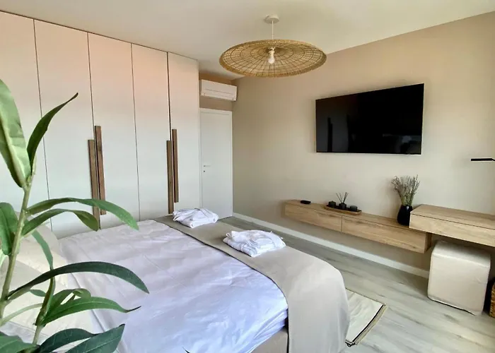 Up&above ,new Luxury Apt, Steps From And Old Town Hvar Town