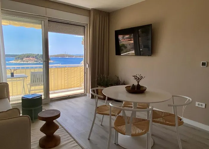 Apartamento Up&above ,new Luxury Apt, Steps From And Old Town