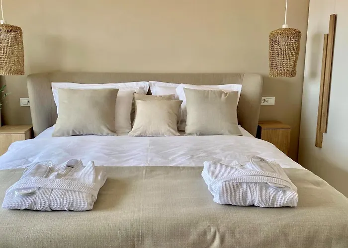 Up&above ,new Luxury Apt, Steps From And Old Town Apartment *