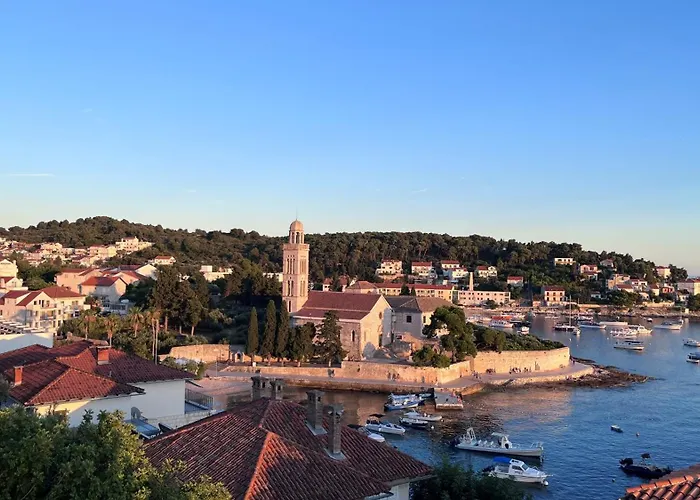 Apartamento Up&above ,new Luxury Apt, Steps From And Old Town *