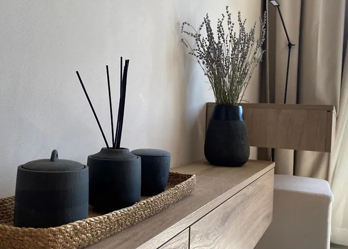 Up&above ,new Luxury Apt, Steps From And Old Town Apartment