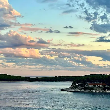 Apartman Up&above ,new Luxury Apt, Steps From And Old Town *