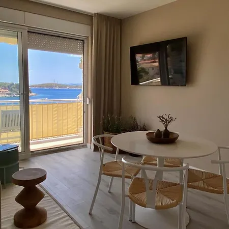 Apartman Up&above ,new Luxury Apt, Steps From And Old Town