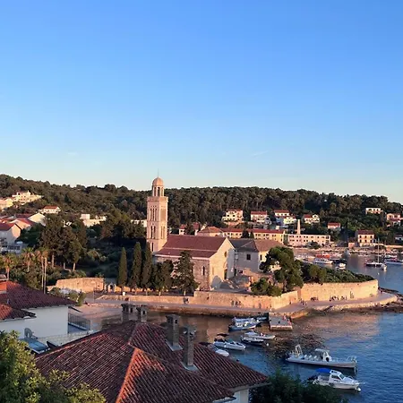 Apartman Up&above ,new Luxury Apt, Steps From And Old Town *