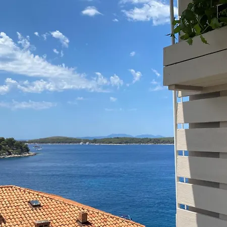 Up&above ,new Luxury Apt, Steps From And Old Town Hvar Town