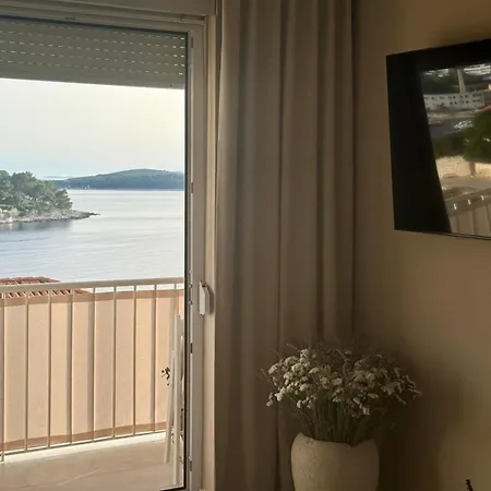 Up&above ,new Luxury Apt, Steps From And Old Town