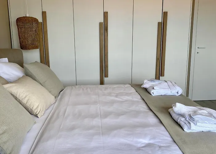 Up&above ,new Luxury Apt, Steps From And Old Town Hvar Town