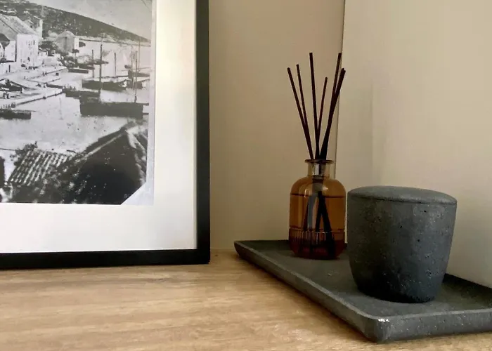 Up&above ,new Luxury Apt, Steps From And Old Town *