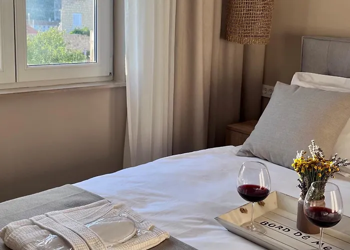 Up&above ,new Luxury Apt, Steps From And Old Town Apartamento Hvar Town