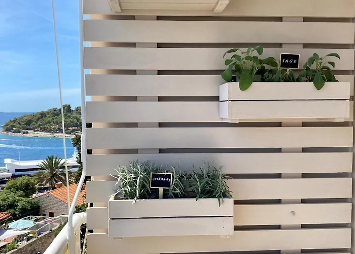 Apartamento Up&above ,new Luxury Apt, Steps From And Old Town Hvar Town